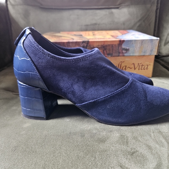 Wide Navy Bella Vita Caraway shooties - Picture 2 of 6